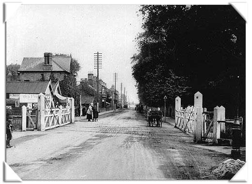 The railway crossing across Bridge Road, Sutton Bridge, near New Road.